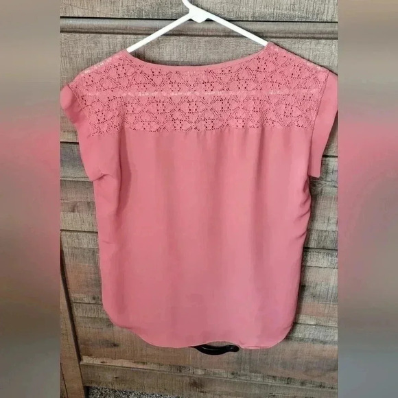 MY MICHELLE short sleeve, zipper front Coral shirt, lace back, sz medium - Picture 3 of 5